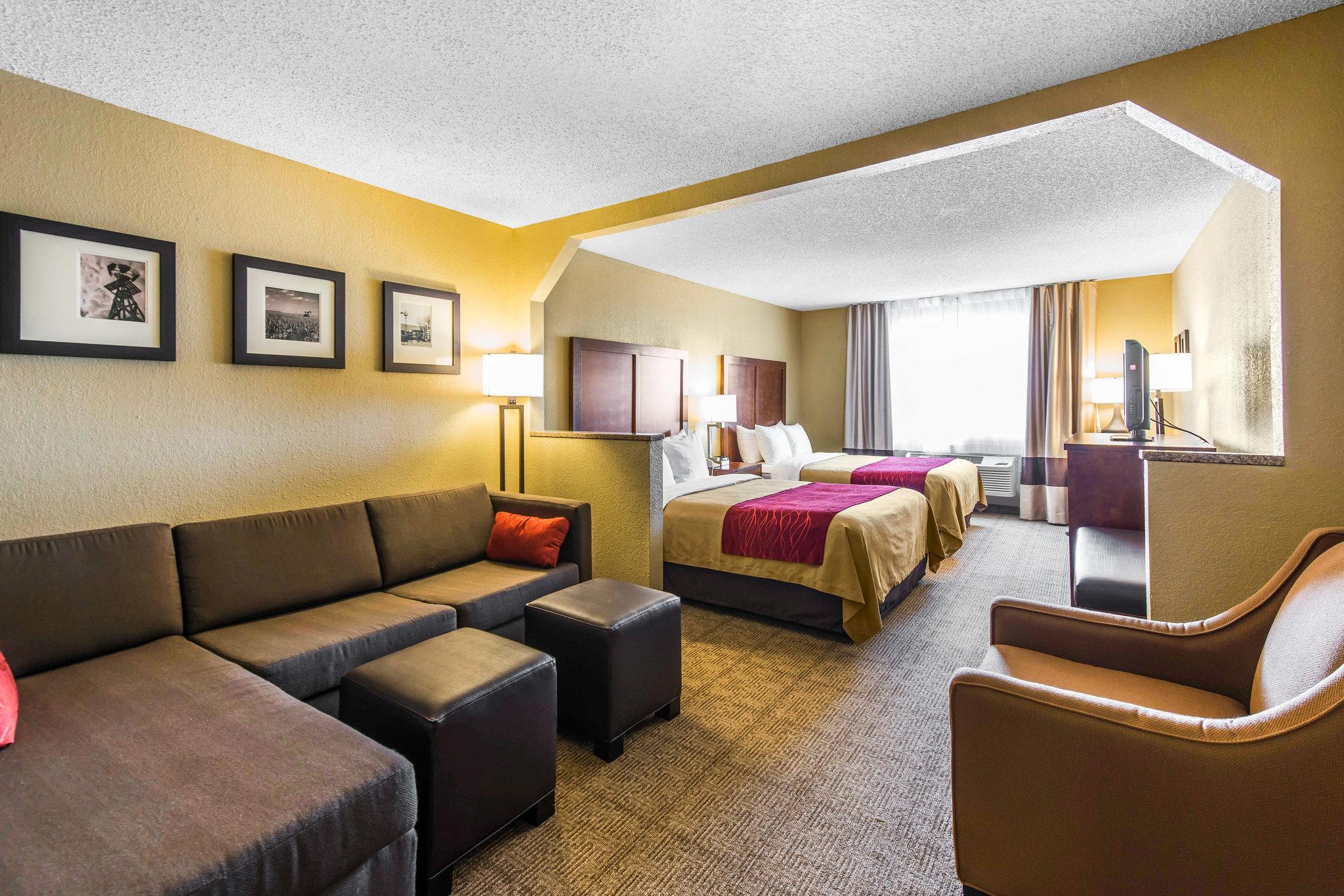 Comfort Inn & Suites Hays I-70 Exterior foto
