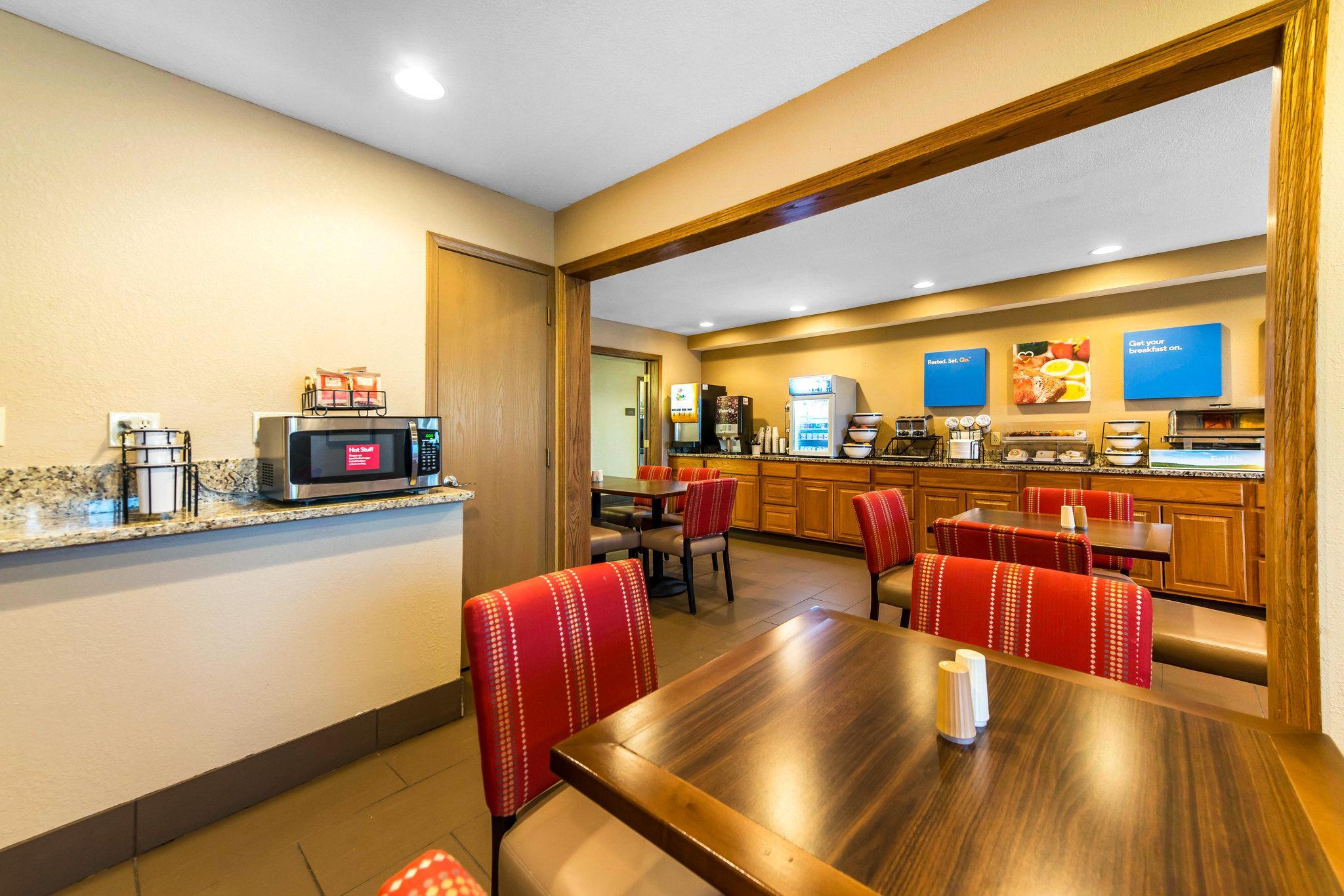 Comfort Inn & Suites Hays I-70 Exterior foto